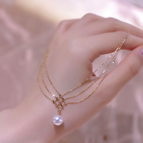 Divina - Classic Gold & Freshwater Pearl Necklace